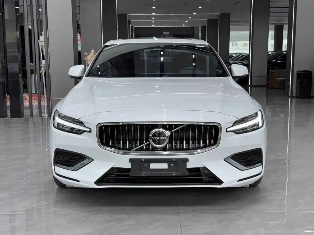 Volvo S60 — фото 9
