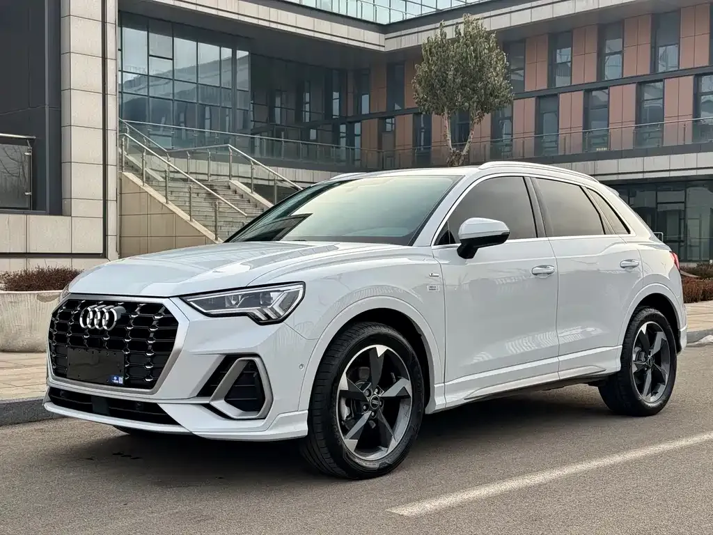 Audi Q3 — фото 1