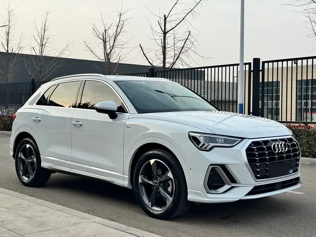 Audi Q3 — фото 10