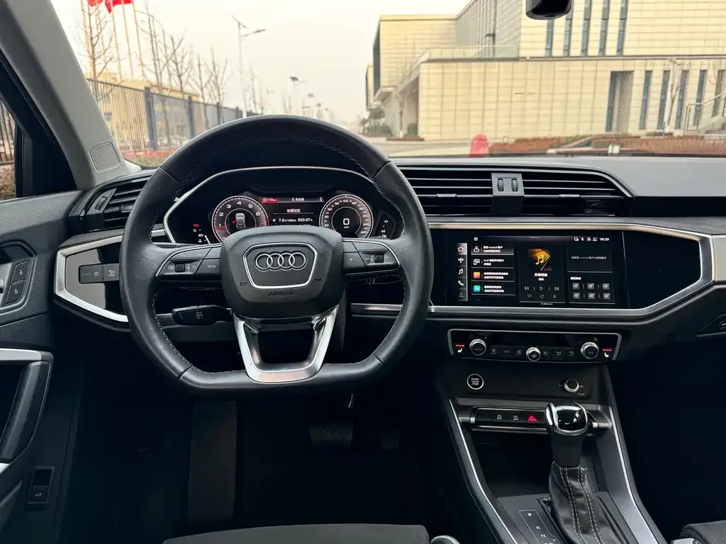 Audi Q3 — фото 4