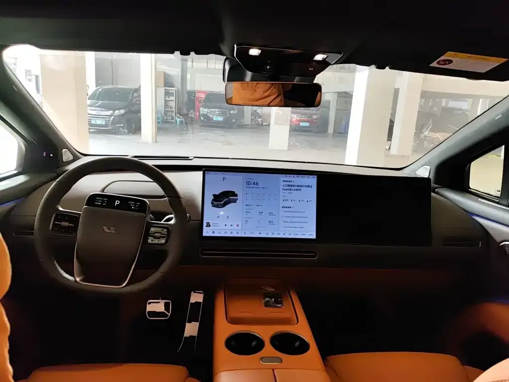 Li Auto i8 — фото 2