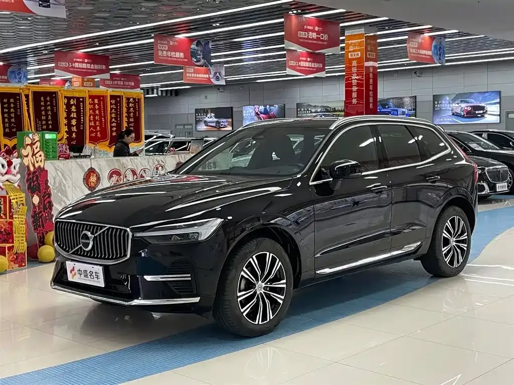 Volvo XC60 — фото 1