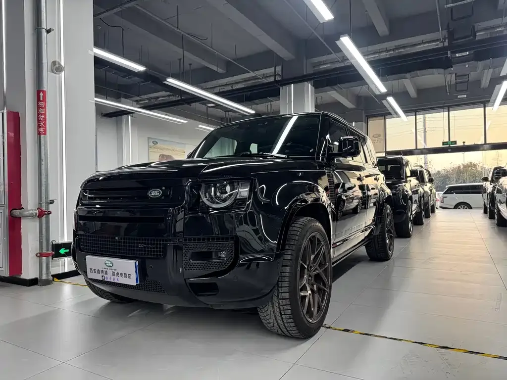 Land Rover Defender — фото 1