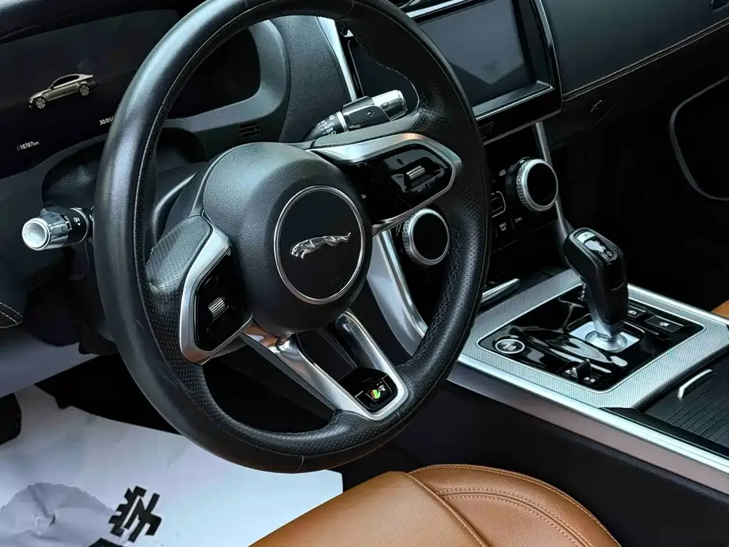 Jaguar XEL — фото 10