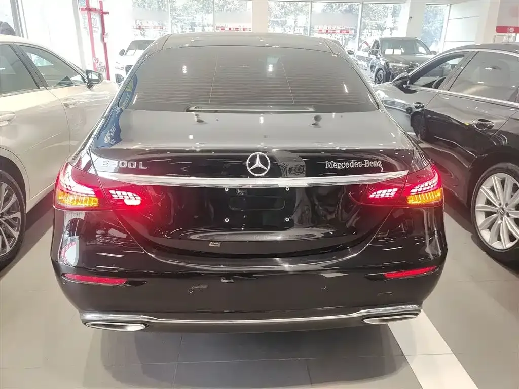 Mercedes-Benz E-Class — фото 8