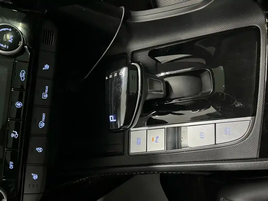 Hyundai Elantra — фото 3