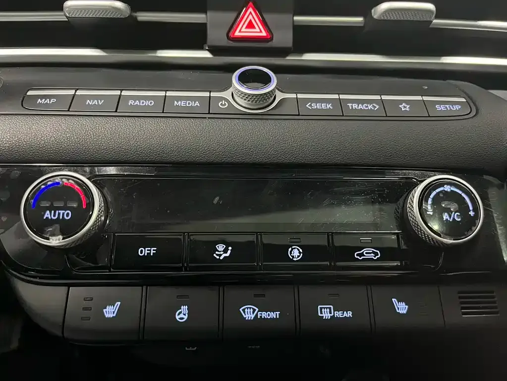 Hyundai Elantra — фото 8