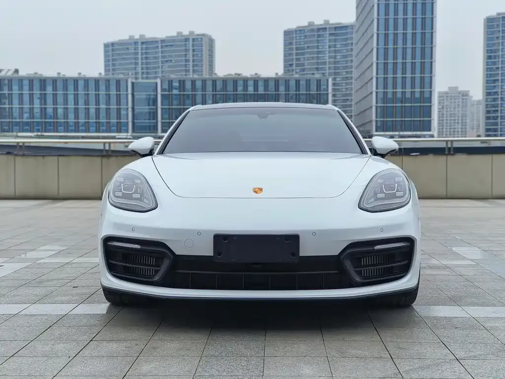Porsche Panamera — фото 1