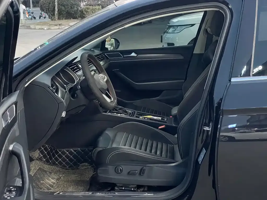 Volkswagen Magotan 2021 из CN, фото 2