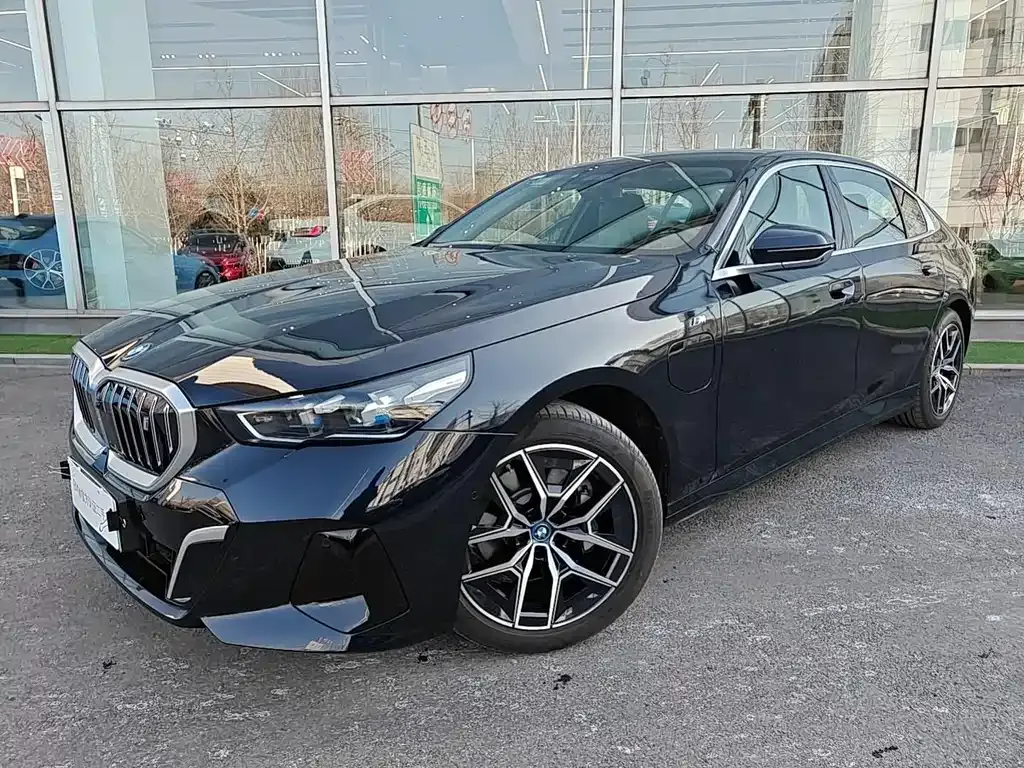 BMW i5 — фото 1