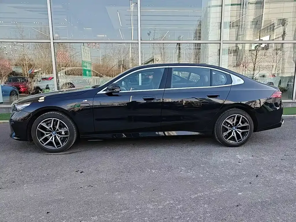 BMW i5 — фото 8