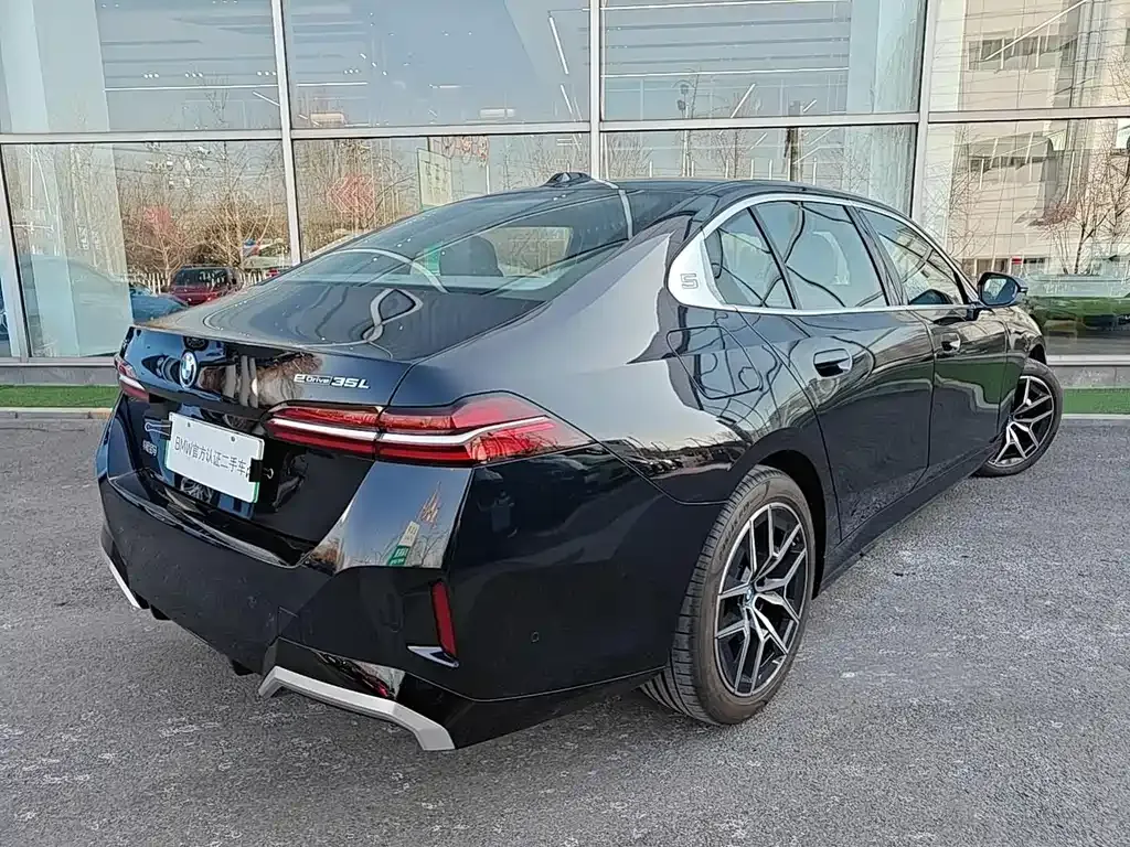 BMW i5 — фото 6