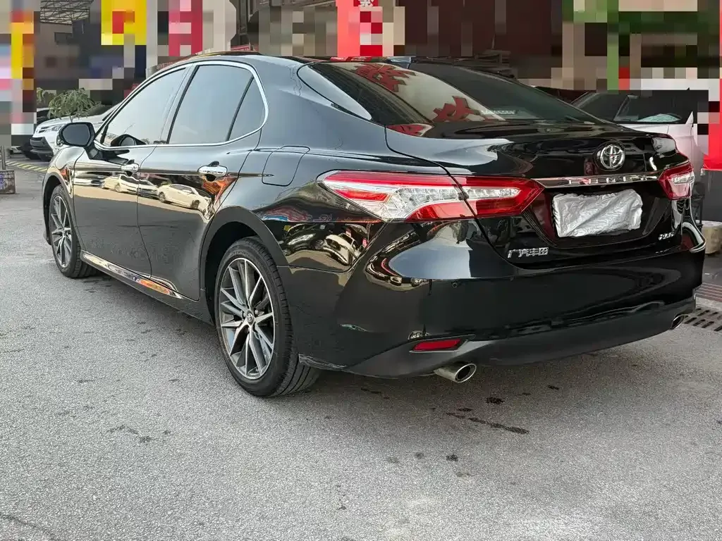 Toyota Camry — фото 2
