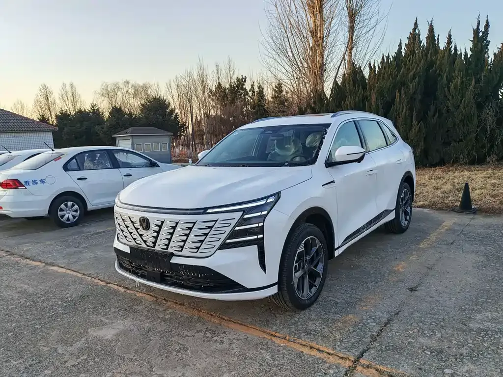 Changan CS75PLUS — фото 1