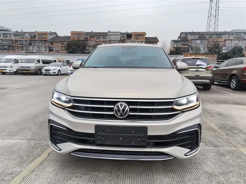 Volkswagen Tiguan L — фото 8