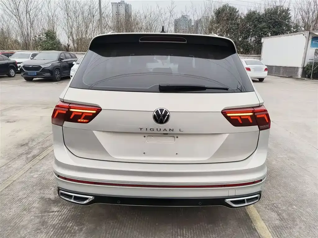 Volkswagen Tiguan L — фото 6