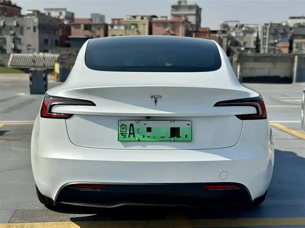 Tesla Model 3 — фото 9