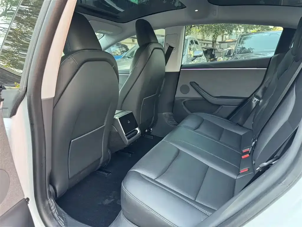 Tesla Model 3 — фото 4