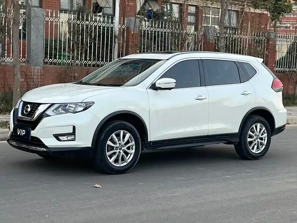 Nissan X-Trail — фото 1