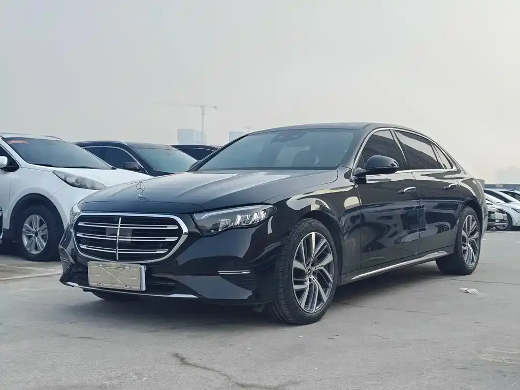 Mercedes-Benz E-Class — фото 1