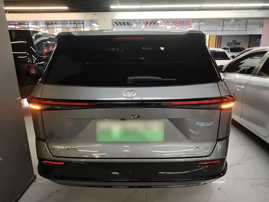 Toyota Platinum 3X 2025 из CN, фото 2