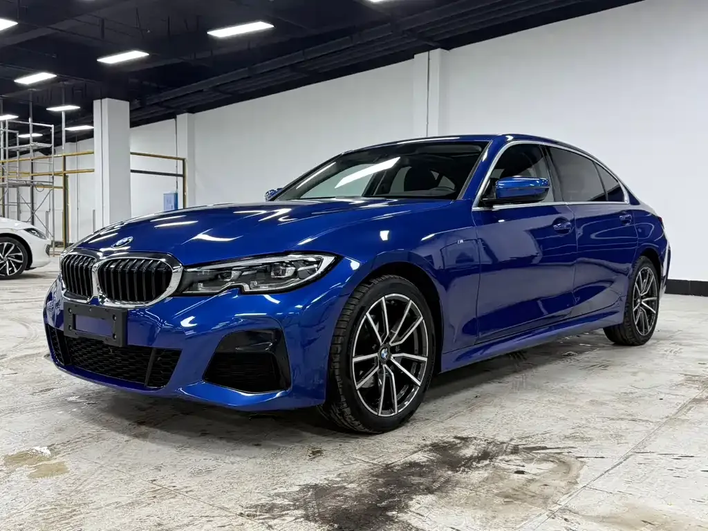 BMW 3 Series 2022 из CN, фото 1