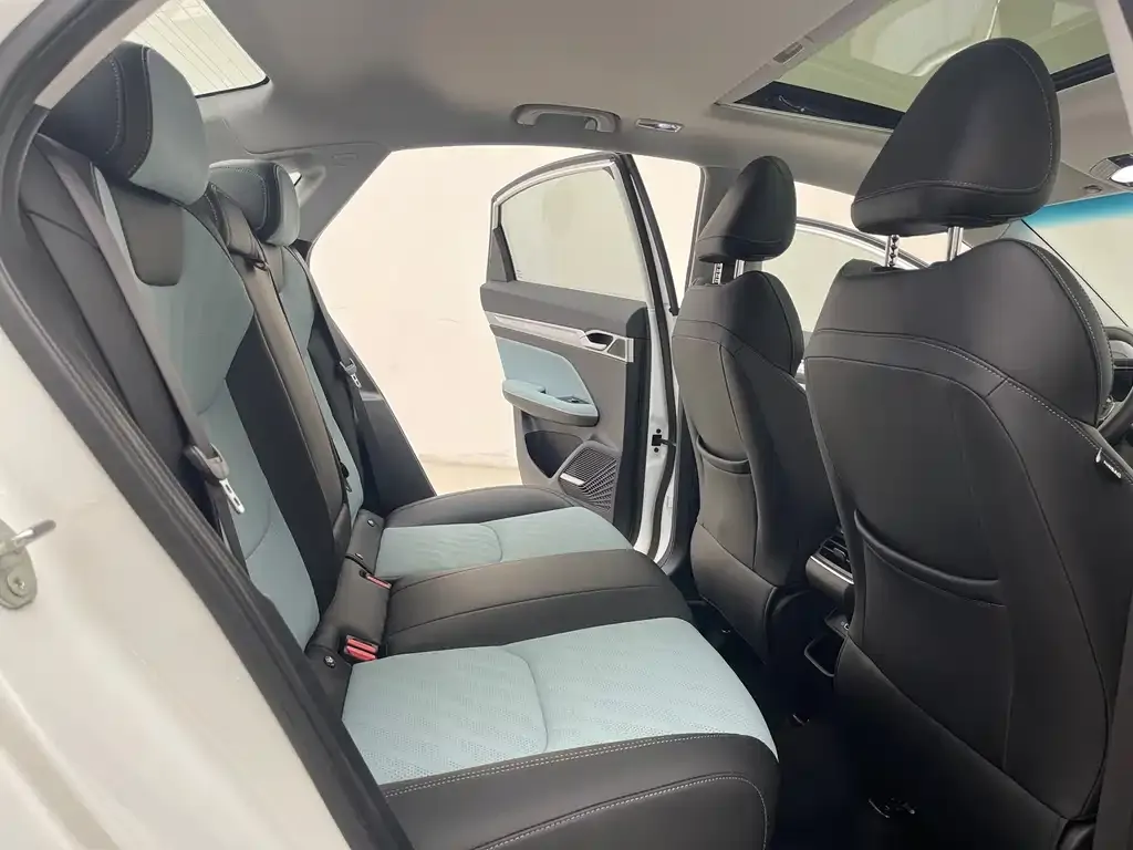 Geely Emgrand L 2022 из CN, фото 3
