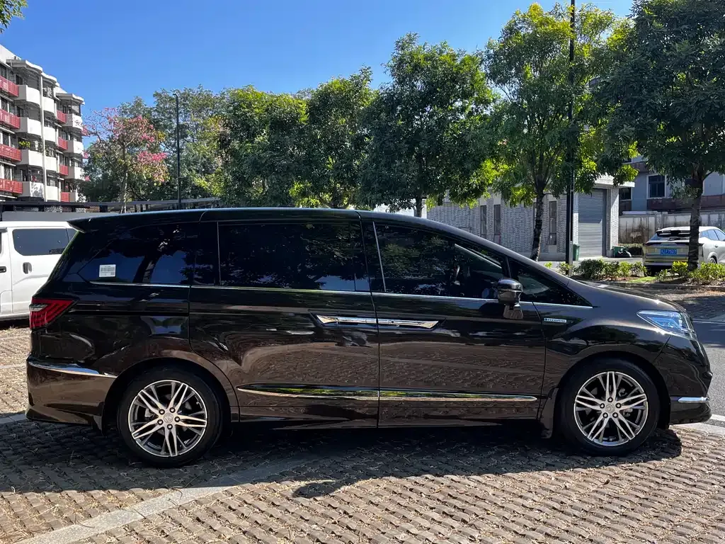 Honda Elysion — фото 4