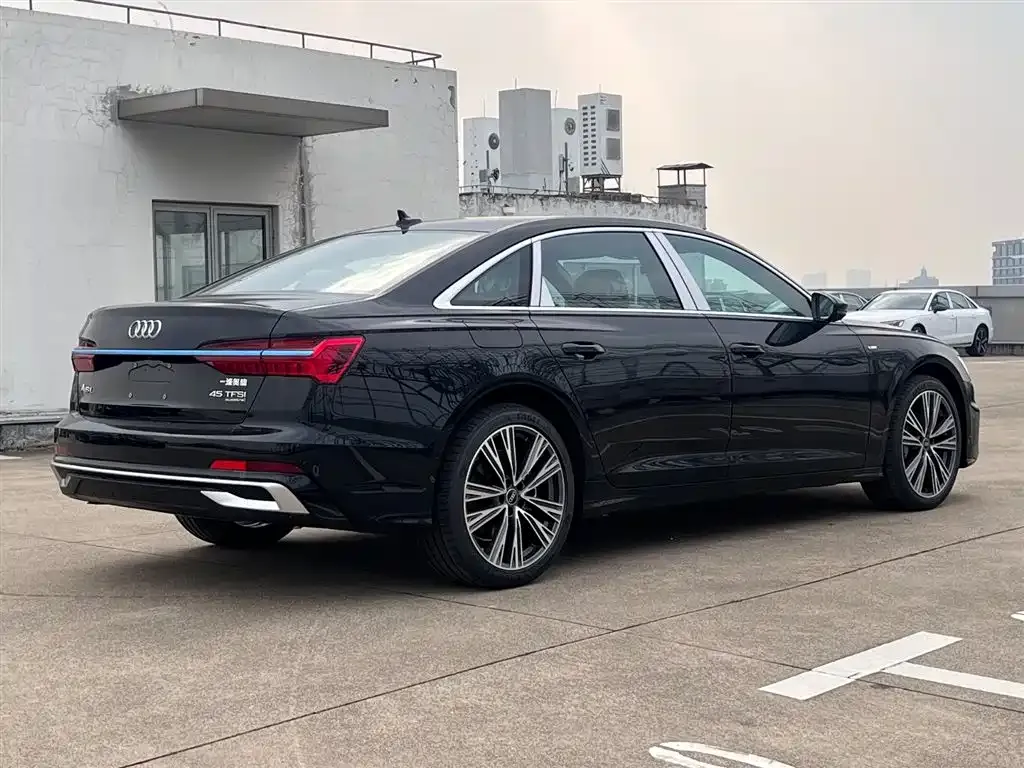 Audi A6L — фото 9