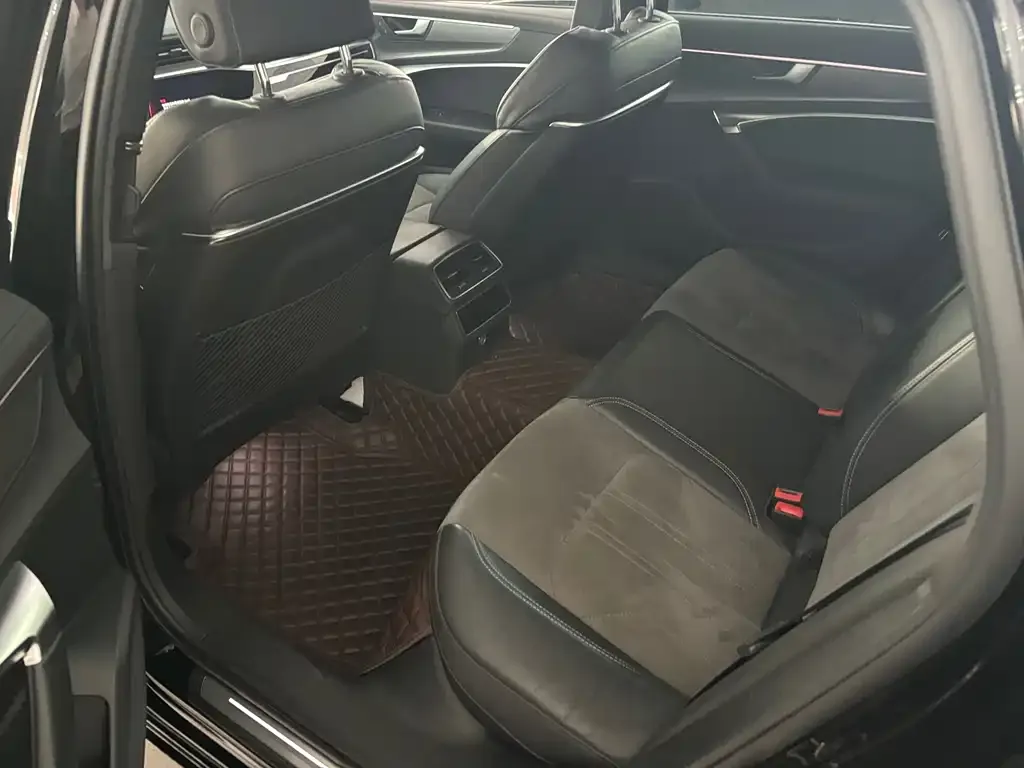 Audi A6L 2022 из CN, фото 2
