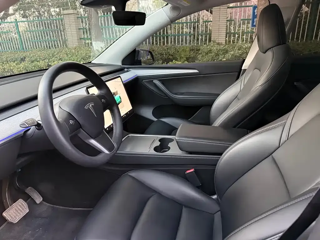 Tesla Model Y — фото 4
