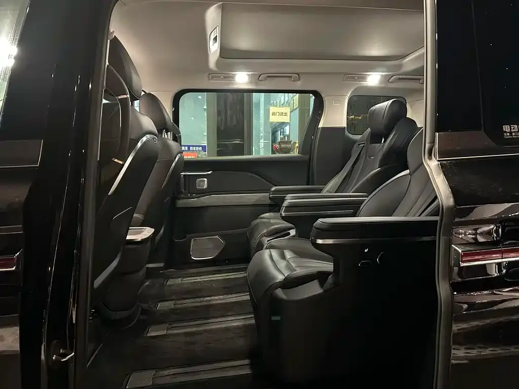 Hongqi HQ9 2024 из CN, фото 3