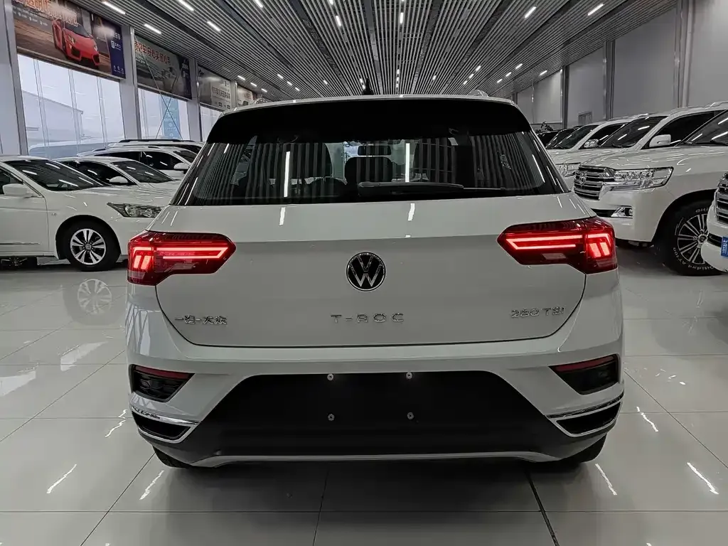 Volkswagen T-Roc — фото 7