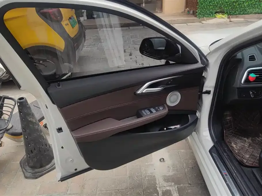 BMW 1 Series 2023 из CN, фото 8