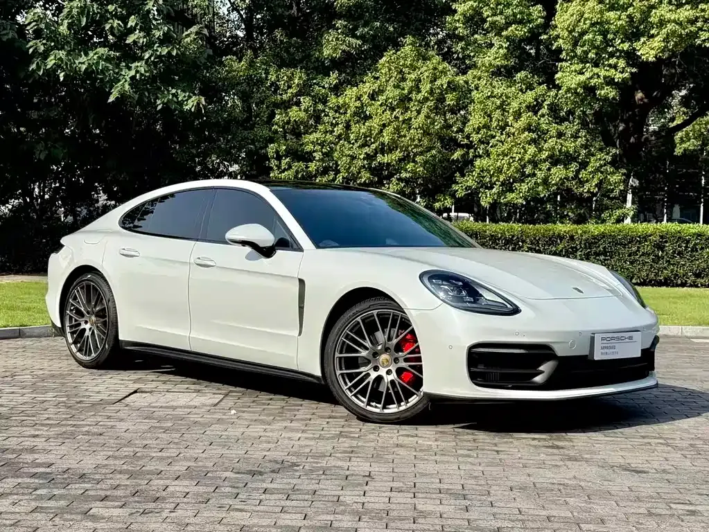 Porsche Panamera — фото 1