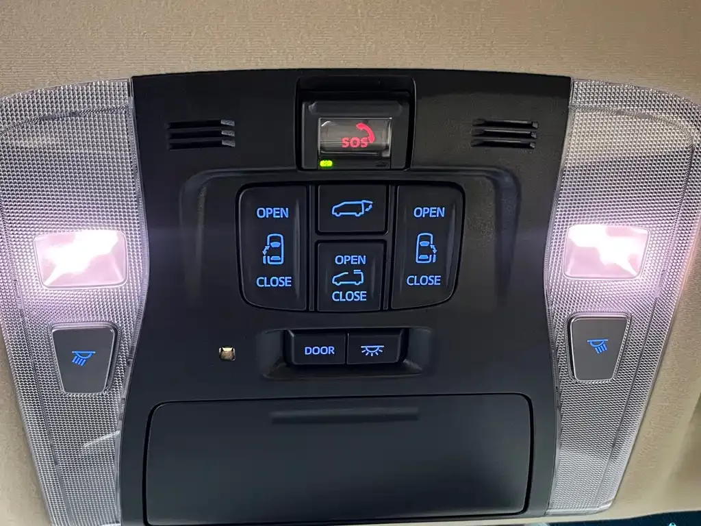 Toyota Vellfire 2023 из CN, фото 8