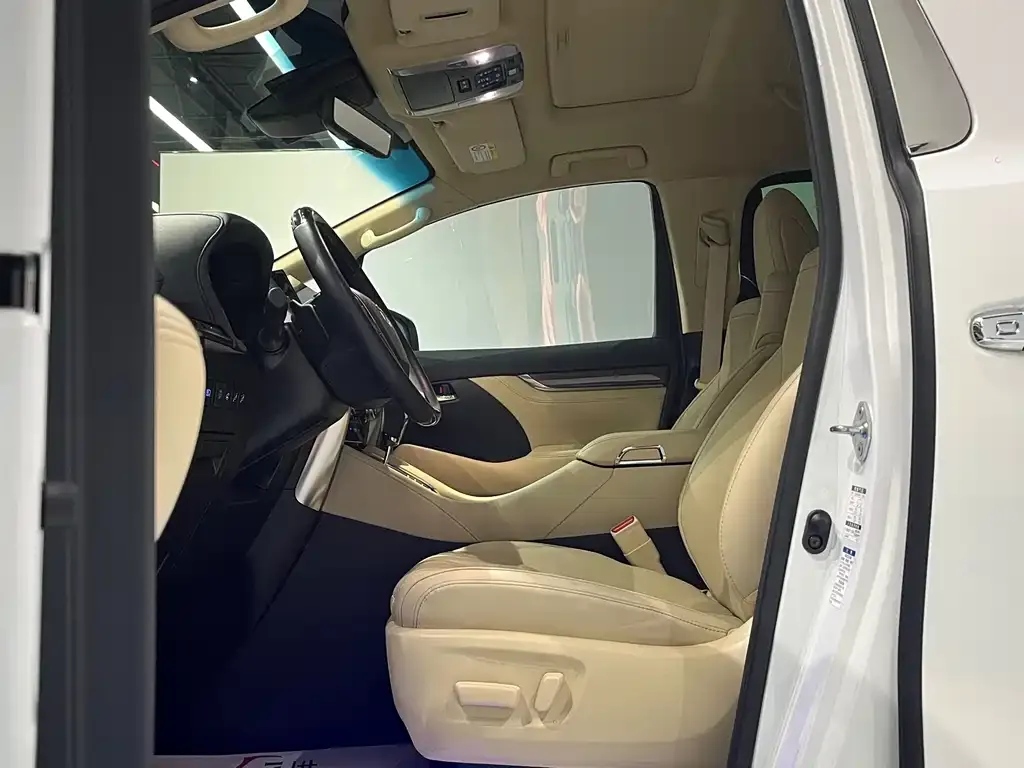 Toyota Vellfire 2023 из CN, фото 2
