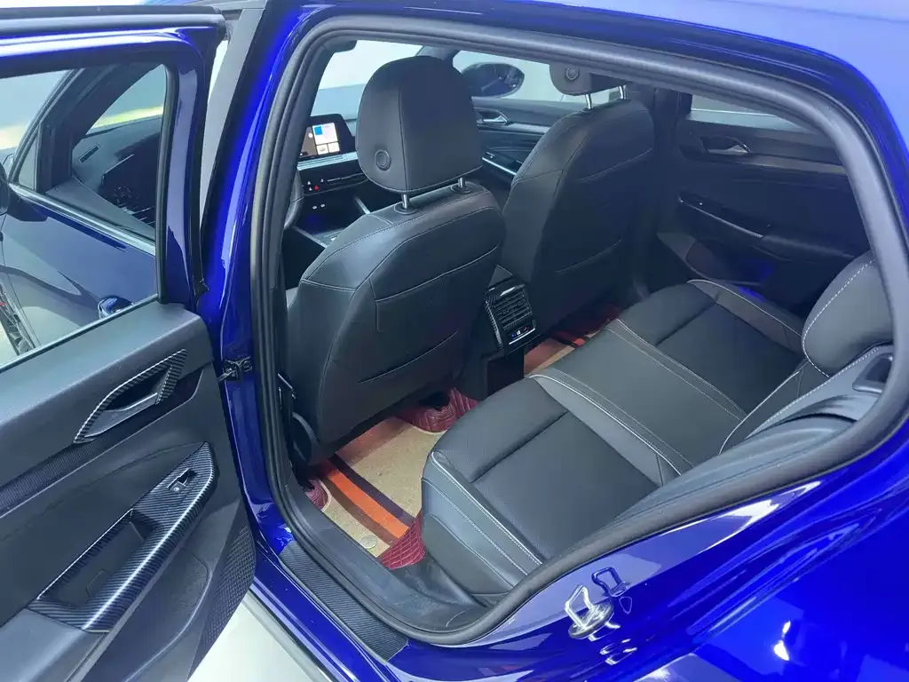 Volkswagen Golf 2022 из CN, фото 10