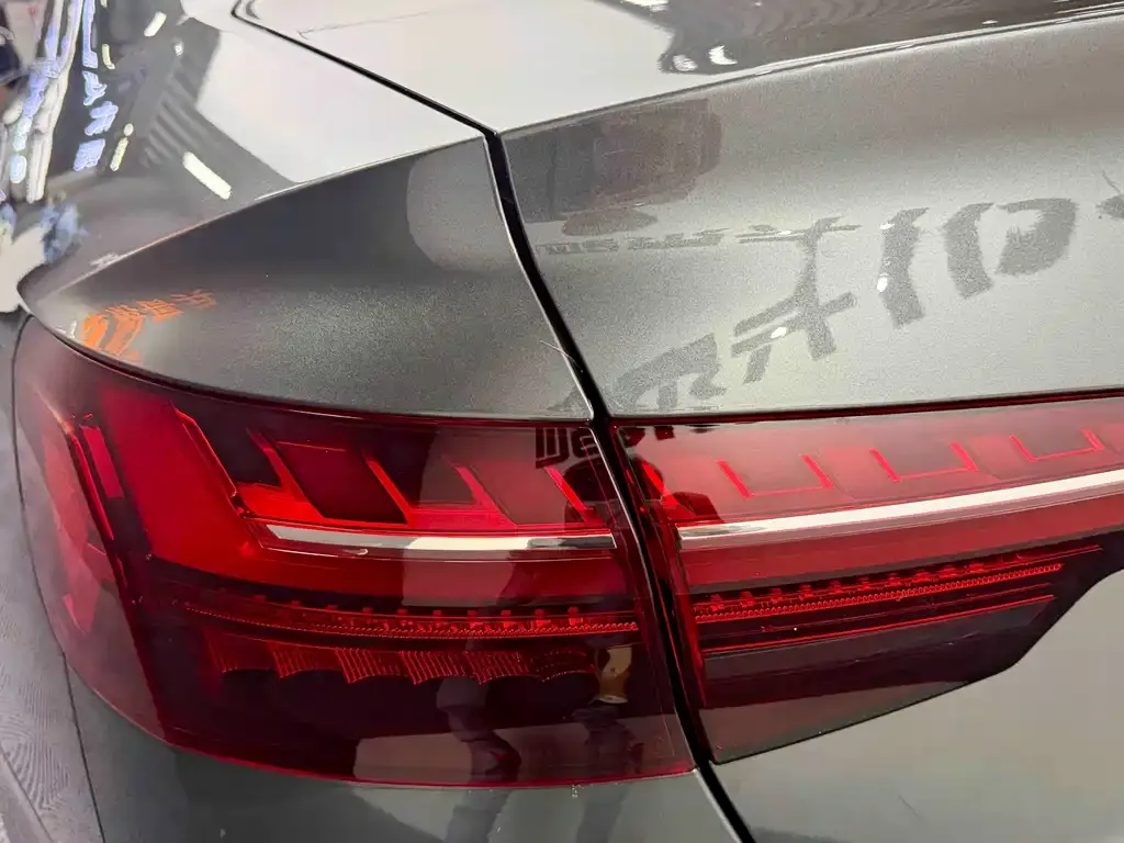 Audi A4L 2021 из CN, фото 4