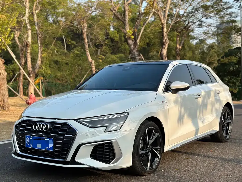 Audi A3 2023 из CN, фото 1