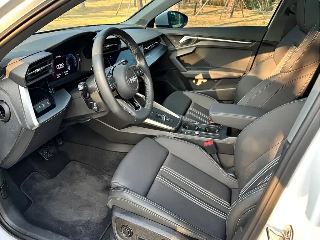 Audi A3 2023 из CN, фото 2