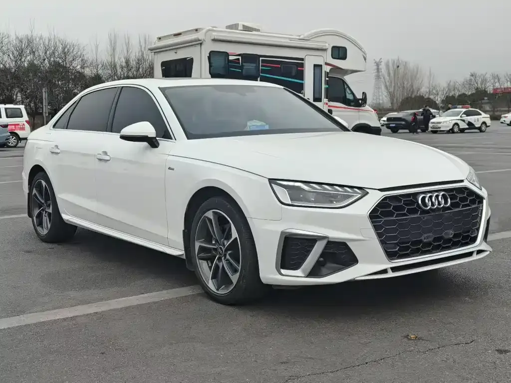 Audi A4L 2022 из CN, фото 3
