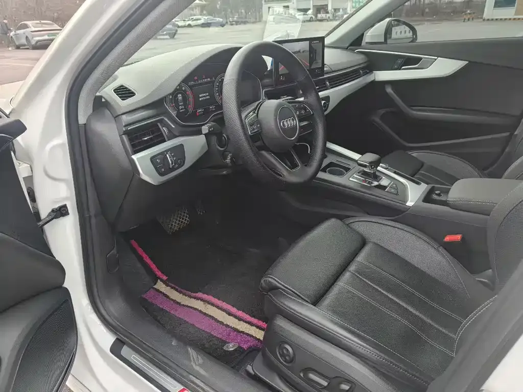 Audi A4L 2022 из CN, фото 4