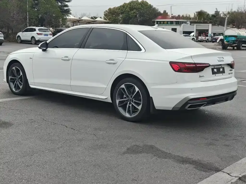 Audi A4L 2022 из CN, фото 8