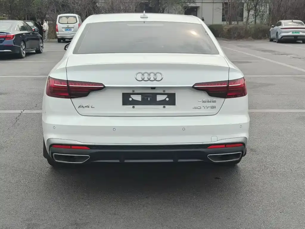Audi A4L 2022 из CN, фото 9