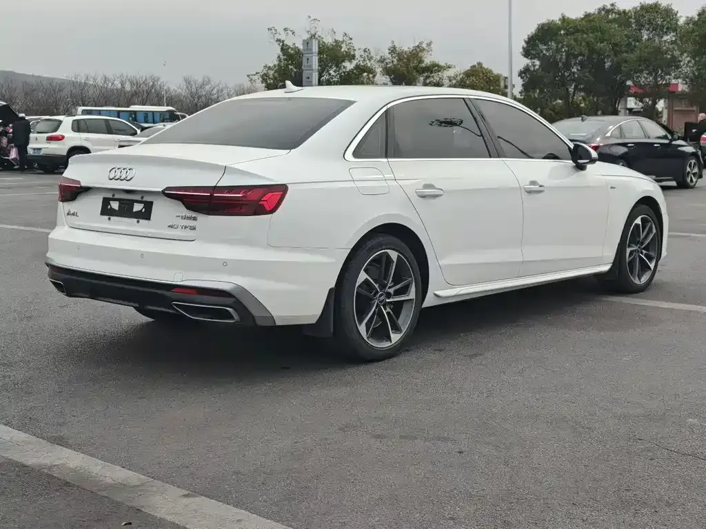 Audi A4L 2022 из CN, фото 6