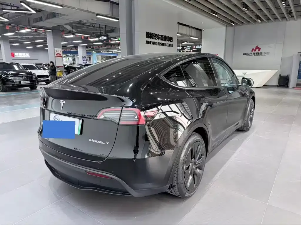 Tesla Model Y — фото 7