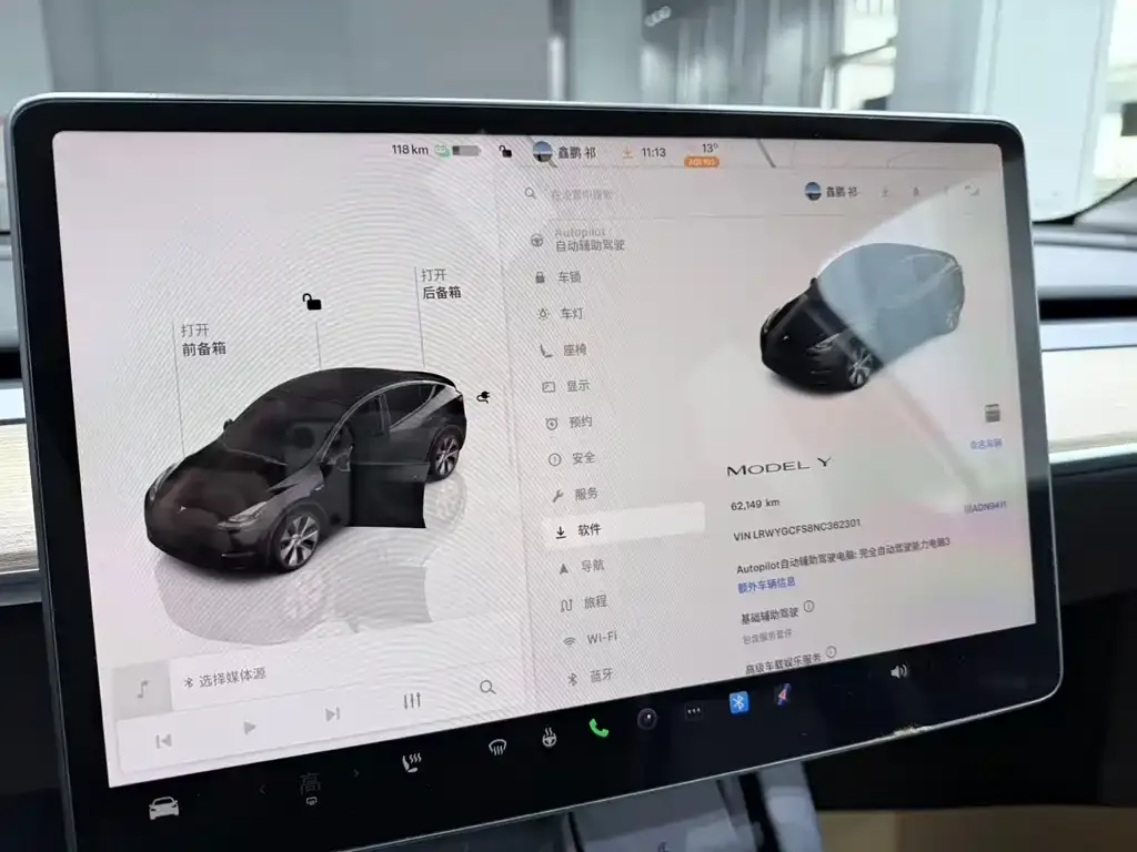 Tesla Model Y — фото 10