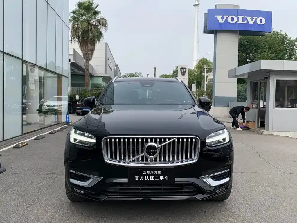 Volvo XC90 — фото 1