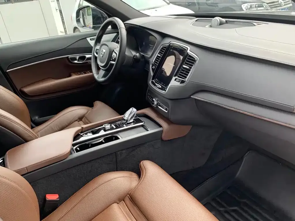 Volvo XC90 — фото 10